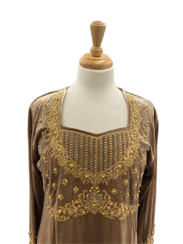 Cozy Up This Winter: Luxurious Velvet Long Sleeve Jalabiya