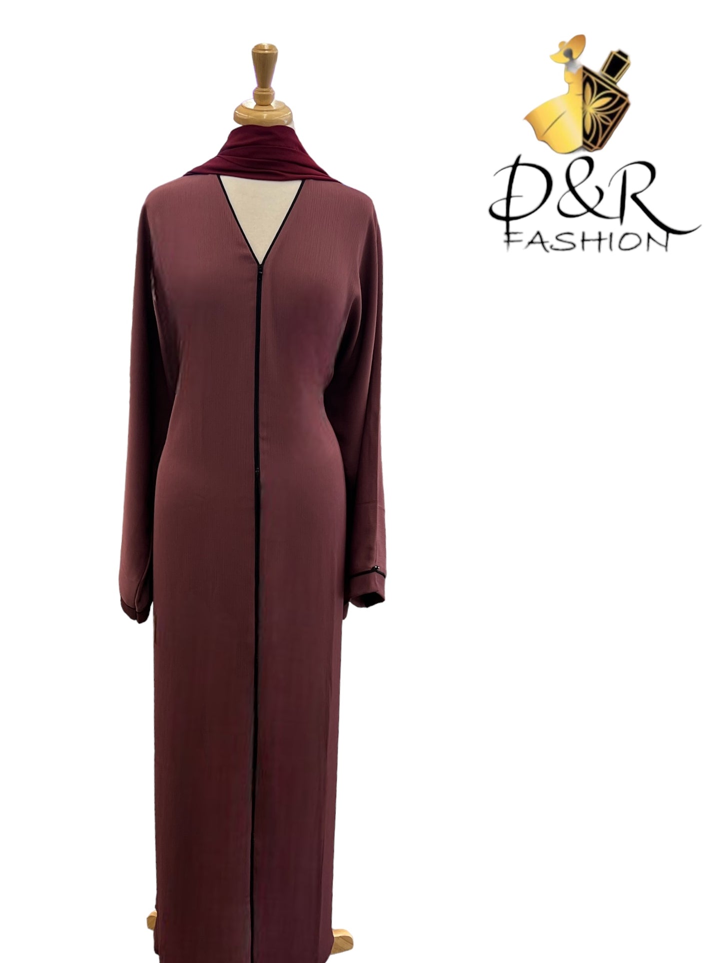 Discover our exquisite closed Dubai abaya, crafted from premium fabric