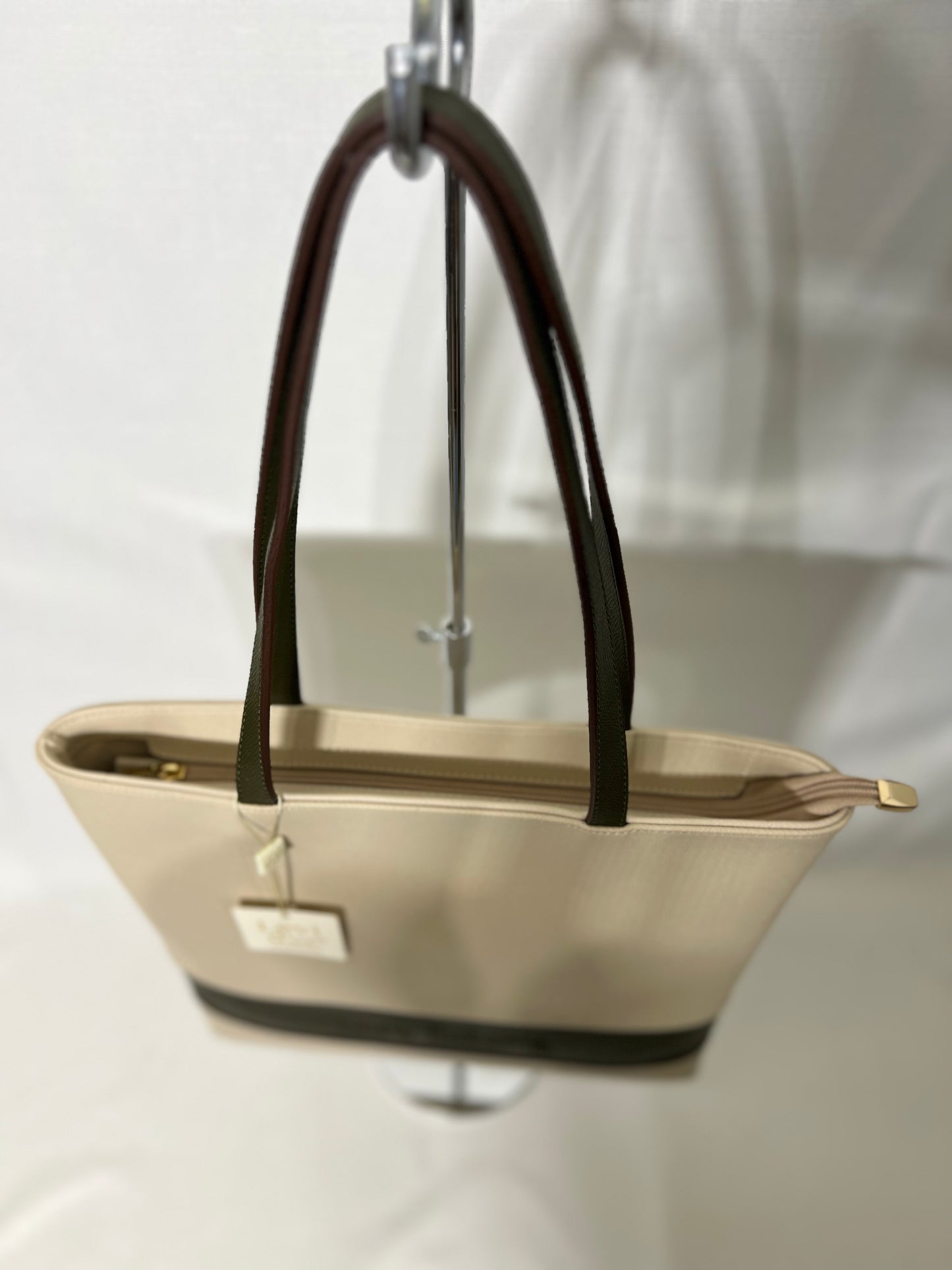 Levi’dor Classic Tote - Where Function Meets Fashion